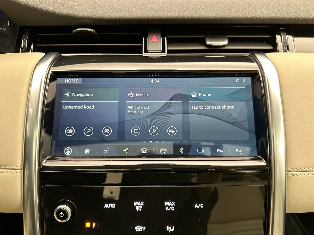 Used 2020 Land Rover Discovery Sport SE image 14