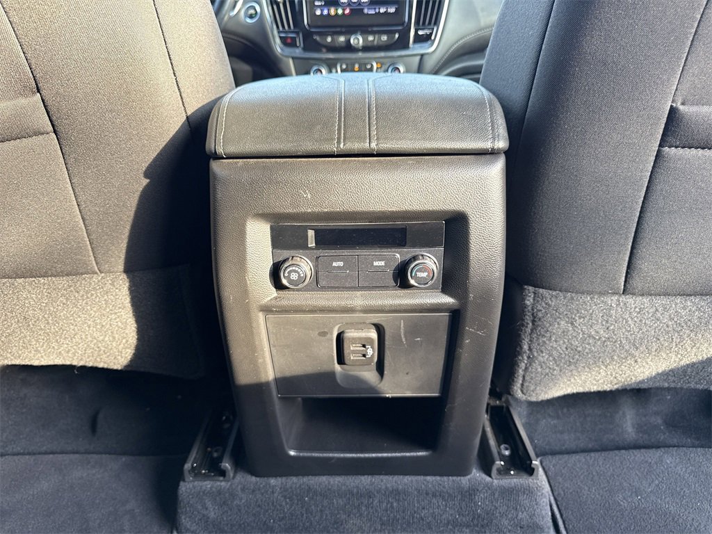 Used 2022 Chevrolet Traverse LT image 25