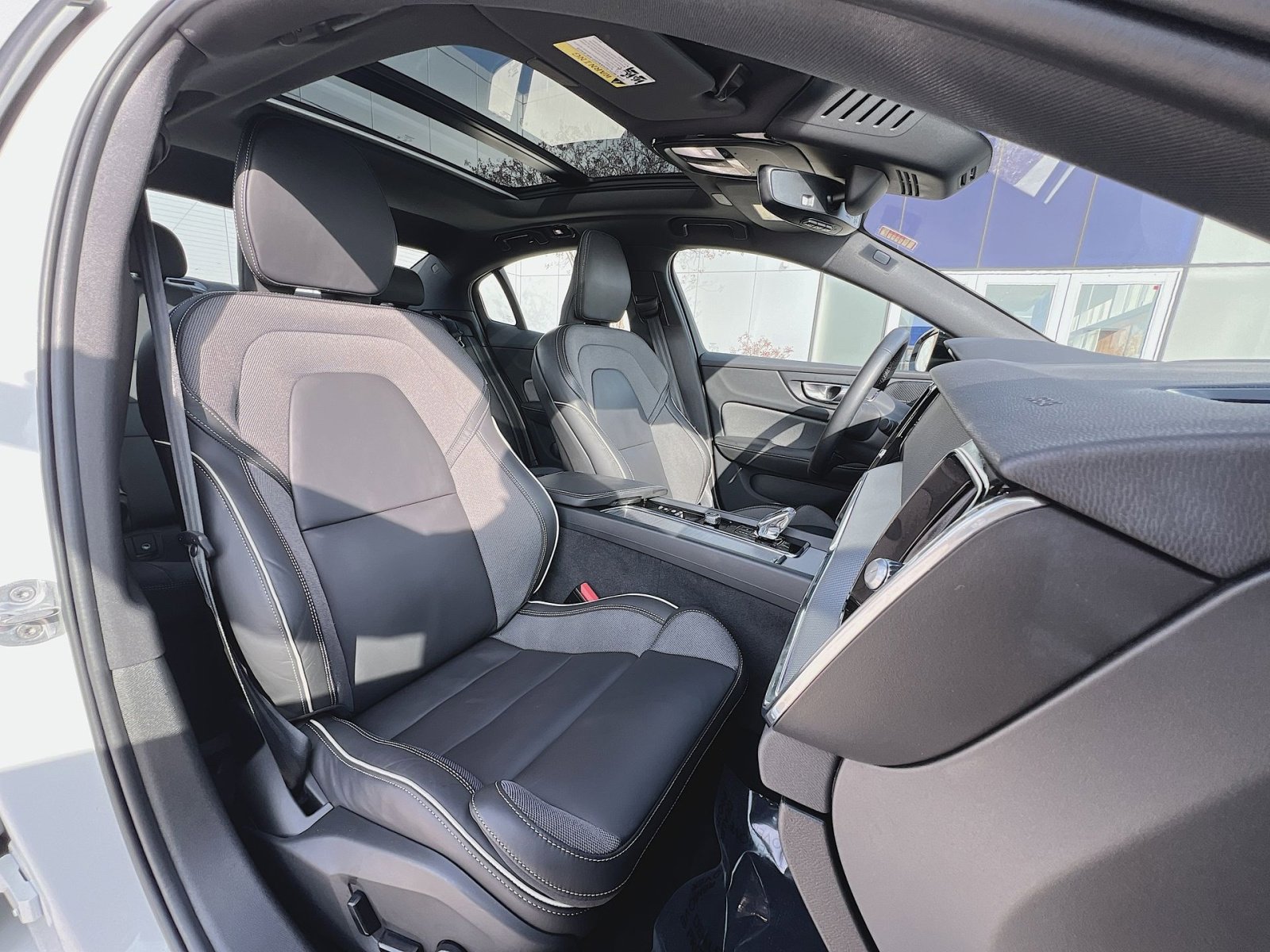 Used 2024 Volvo S60 B5 Plus w/ Climate Package image 27