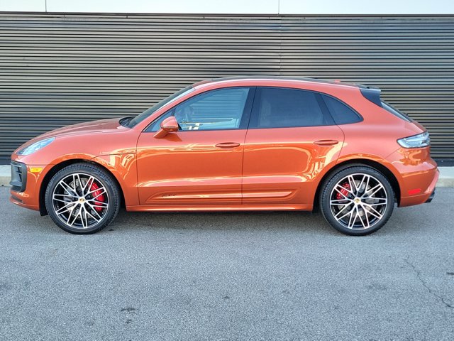 Certified 2023 Porsche Macan GTS AWD/4WD image 2
