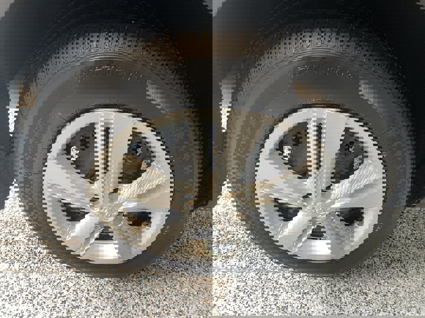 Used 2024 Nissan Kicks S image 5