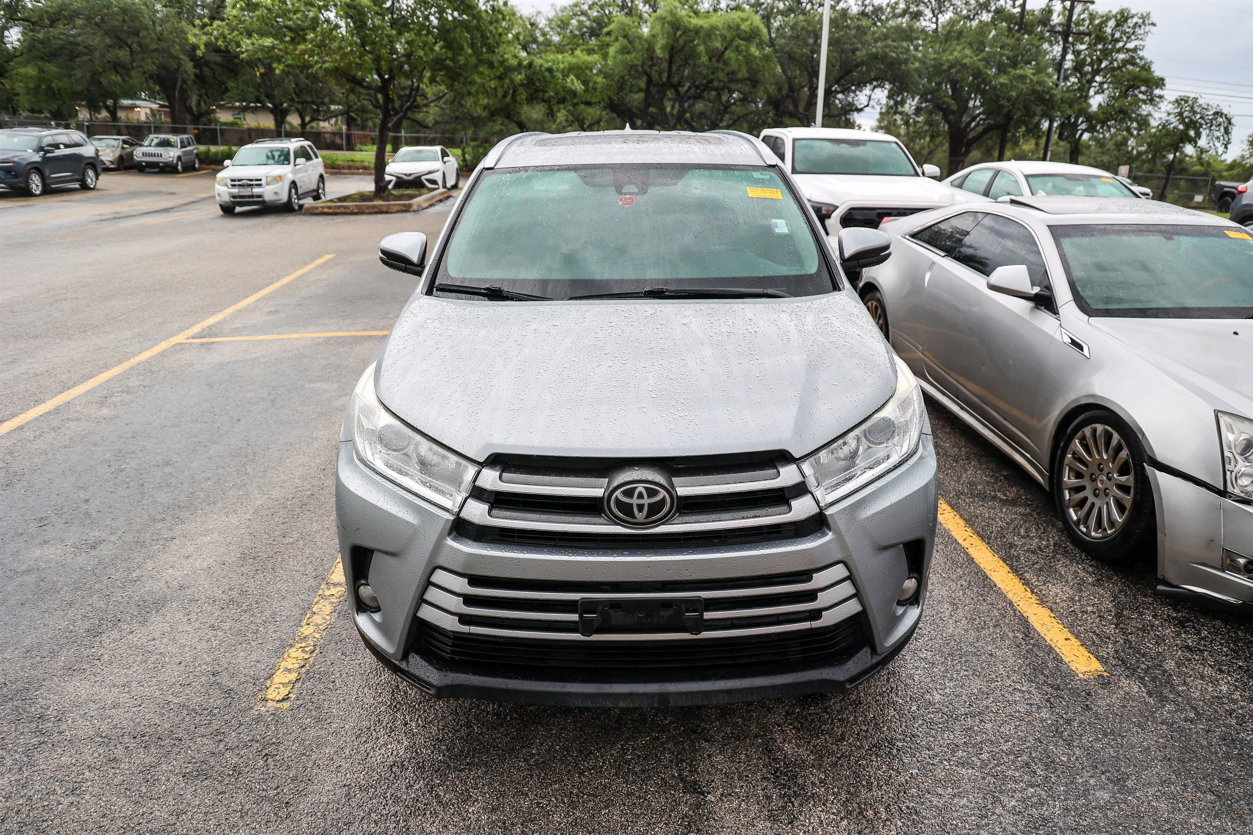 Used 2017 Toyota Highlander XLE FWD image 5