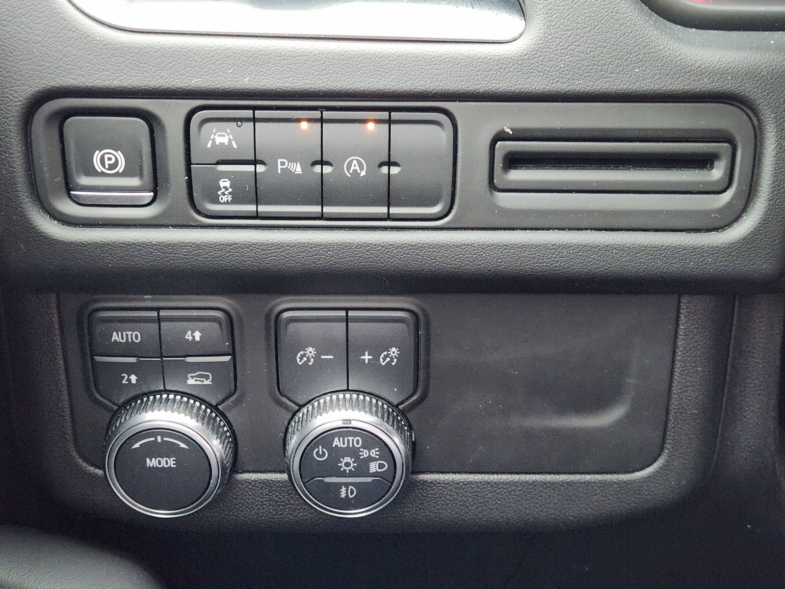 Used 2024 GMC Yukon SLT image 26