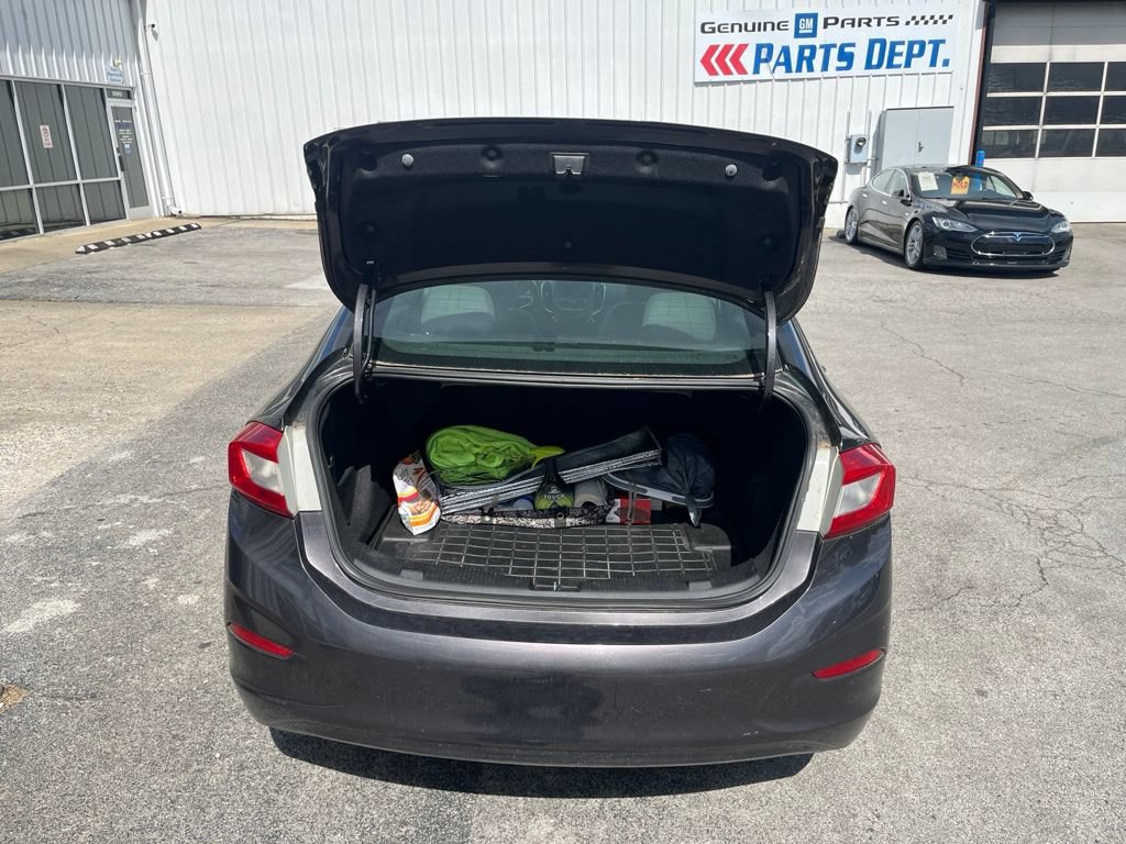 Used 2017 Chevrolet Cruze LT FWD image 11