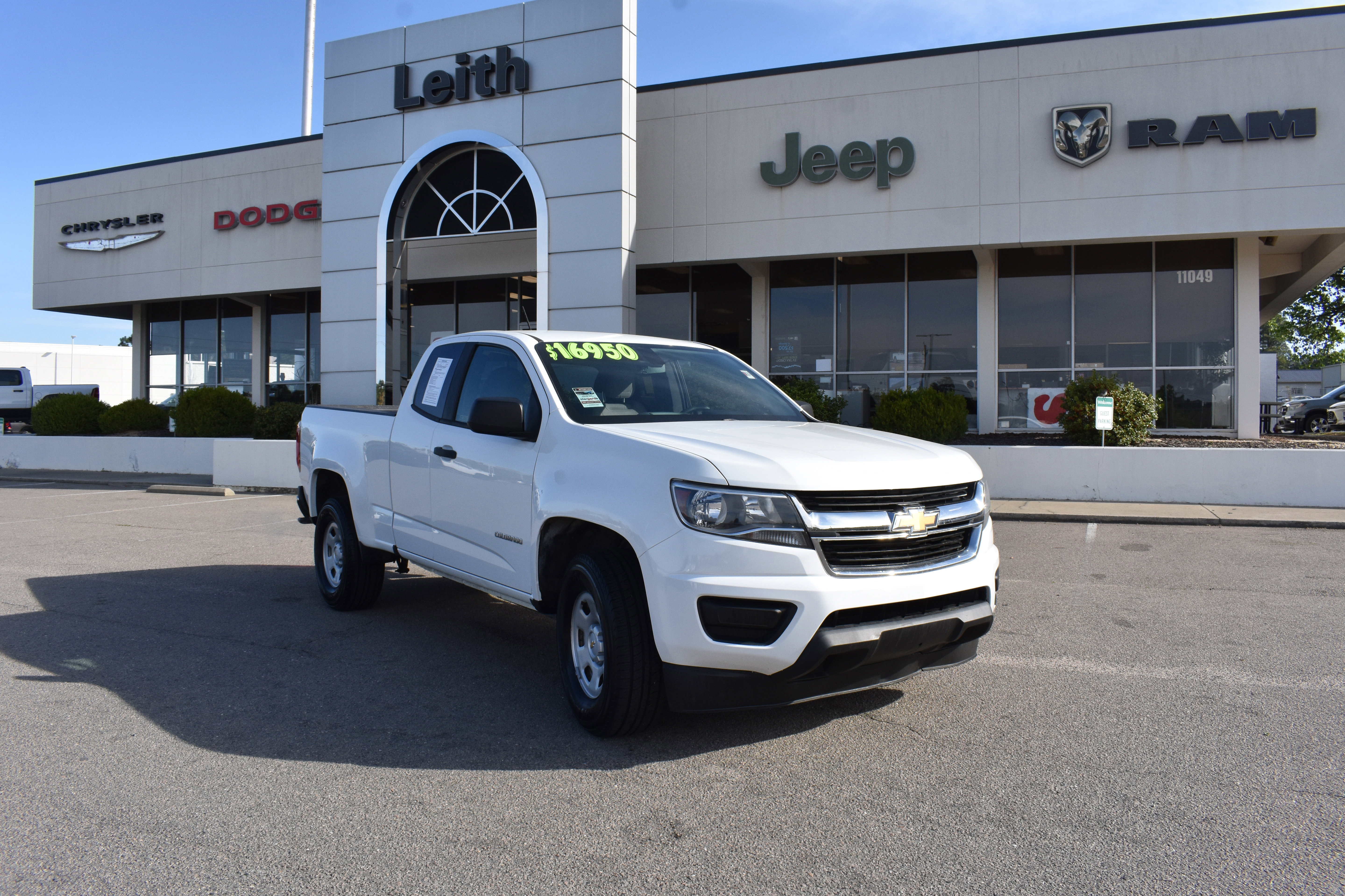 Used 2020 Chevrolet Colorado W/T image 1