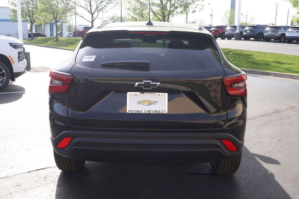 New 2026 Chevrolet Trax LT w/ Sunroof Package FWD image 6