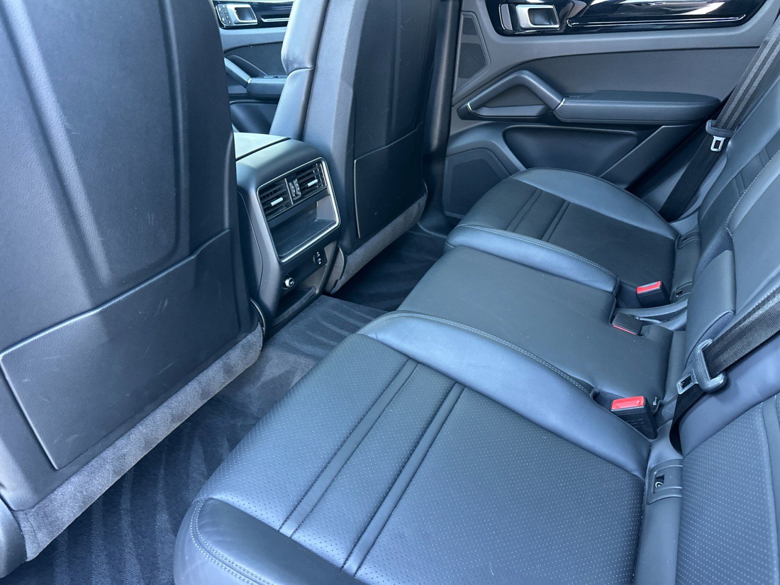 Used 2023 Porsche Cayenne AWD/4WD image 12