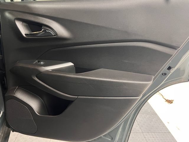Used 2025 Chevrolet Trax LT FWD image 30