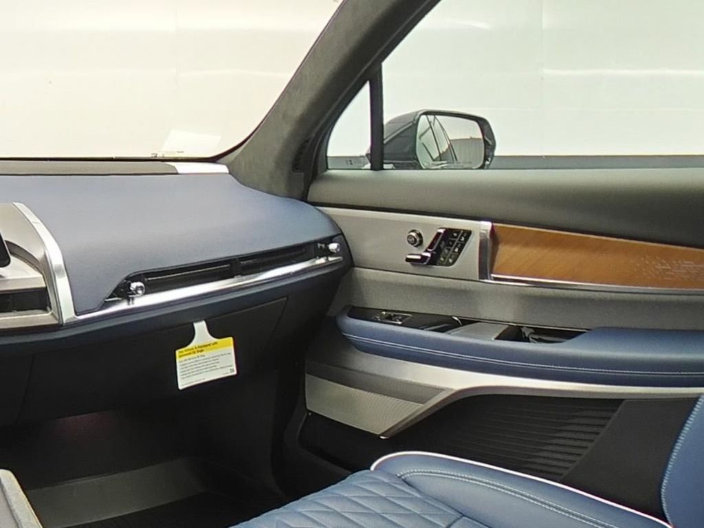 New 2026 Cadillac Vistiq Premium Luxury w/ LPO, Floor Liner Package AWD/4WD image 11