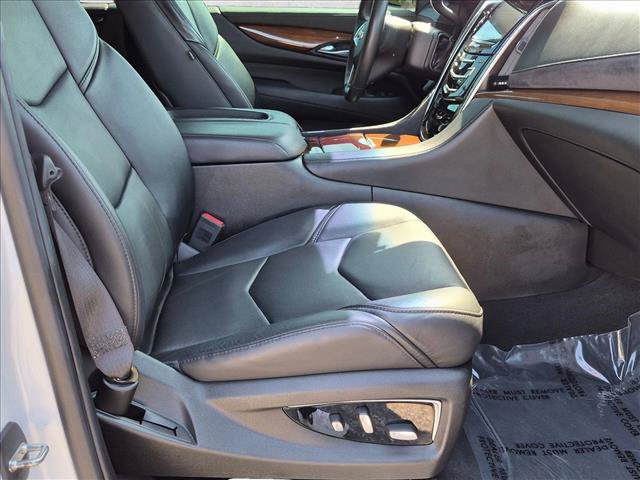 Used 2018 Cadillac Escalade Luxury AWD/4WD image 24