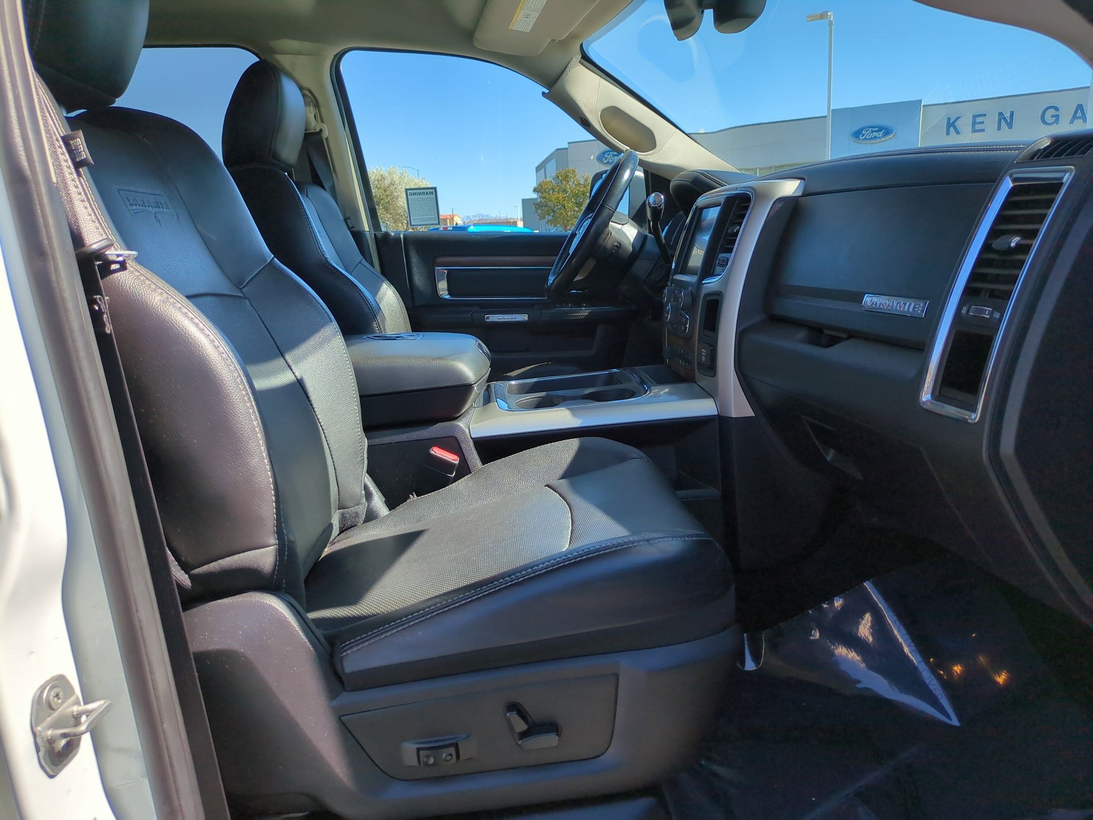 Used 2016 RAM 2500 Laramie w/ Sport Appearance Group image 31