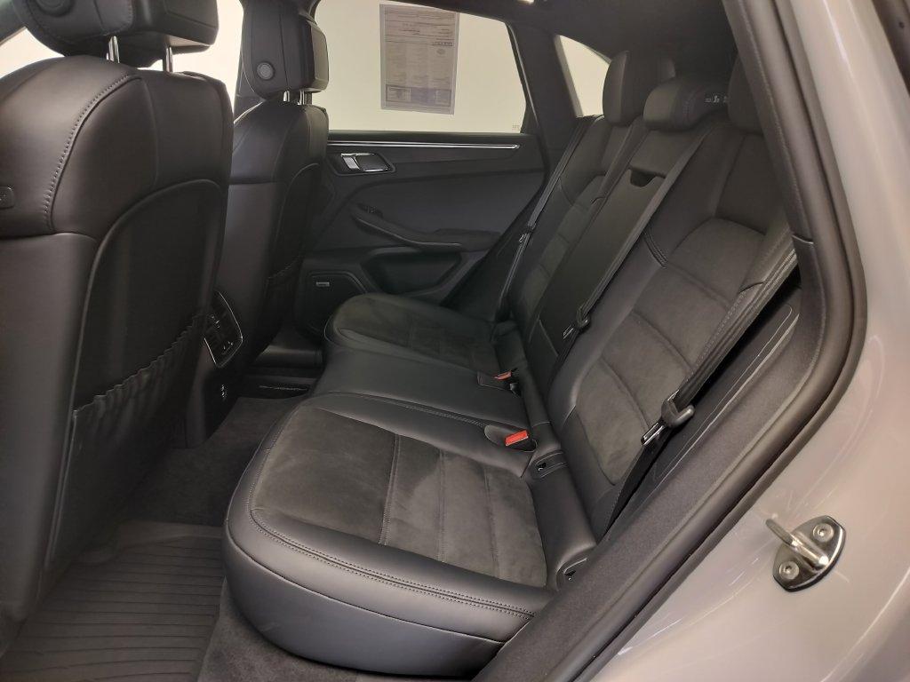 Certified 2023 Porsche Macan GTS AWD/4WD image 18