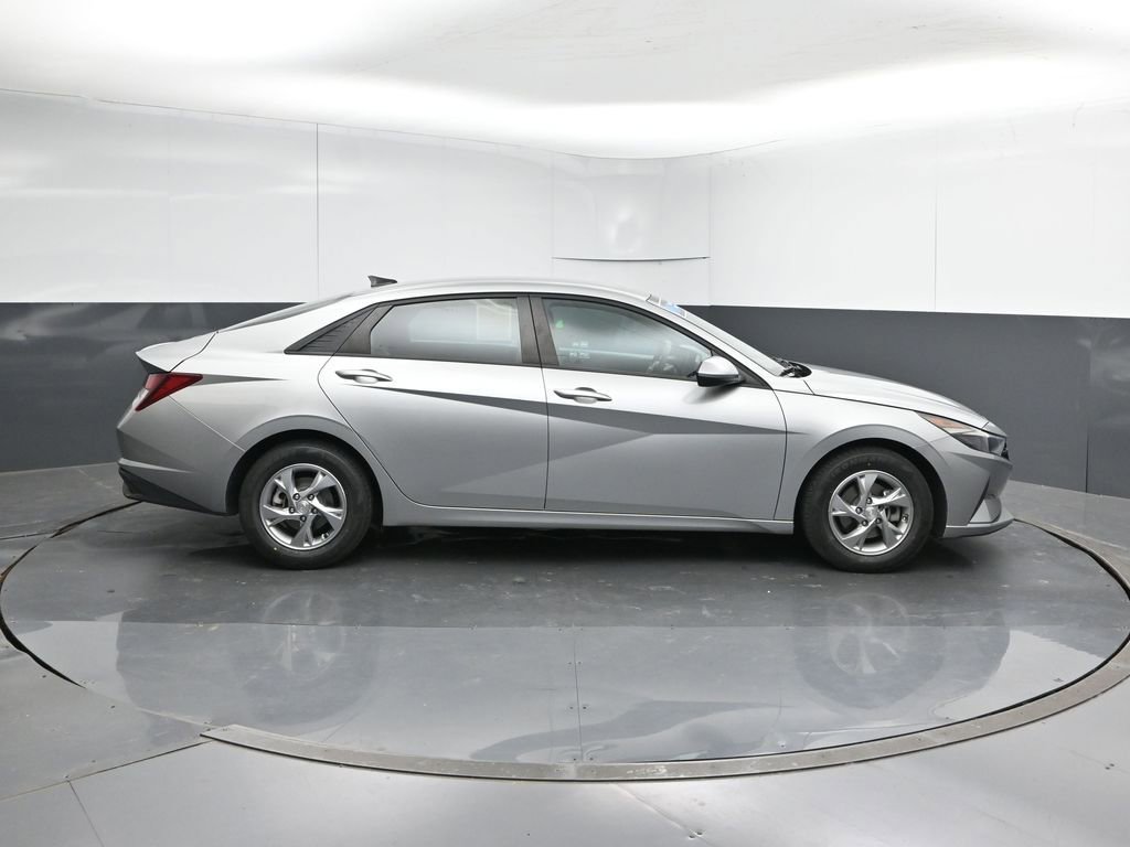 Used 2021 Hyundai Elantra SE FWD image 6