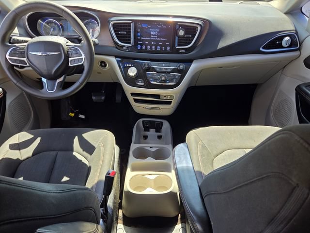 Used 2017 Chrysler Pacifica Touring FWD image 13