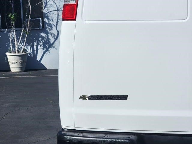 Certified 2025 Chevrolet Express 2500 Work Van 3D Extended Cargo Van w/ Driver Convenience Package image 6