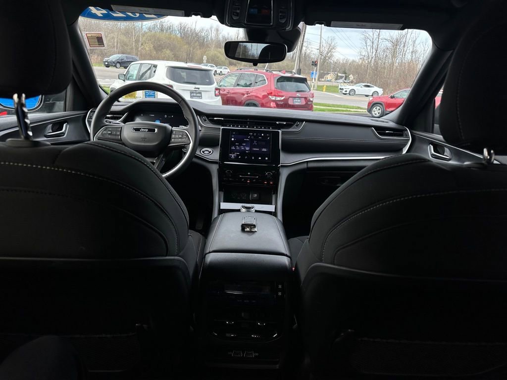 Used 2024 Jeep Grand Cherokee L Laredo AWD/4WD image 30