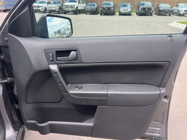 Used 2009 Ford Focus SE FWD image 10