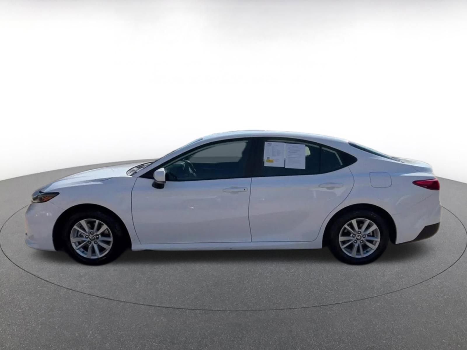 Used 2025 Toyota Camry LE image 9