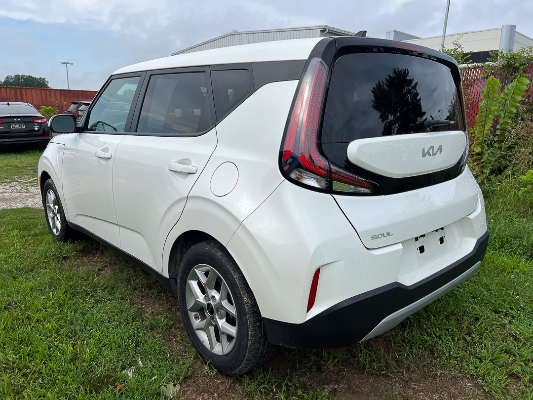 Used 2025 Kia Soul LX w/ LX Technology Package FWD image 2