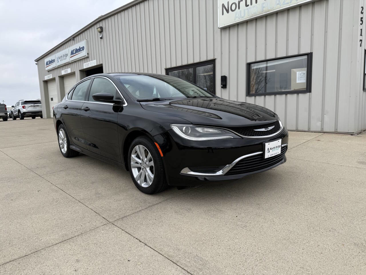 Used 2016 Chrysler 200 Limited Platinum w/ Comfort & Convenience Group image 1