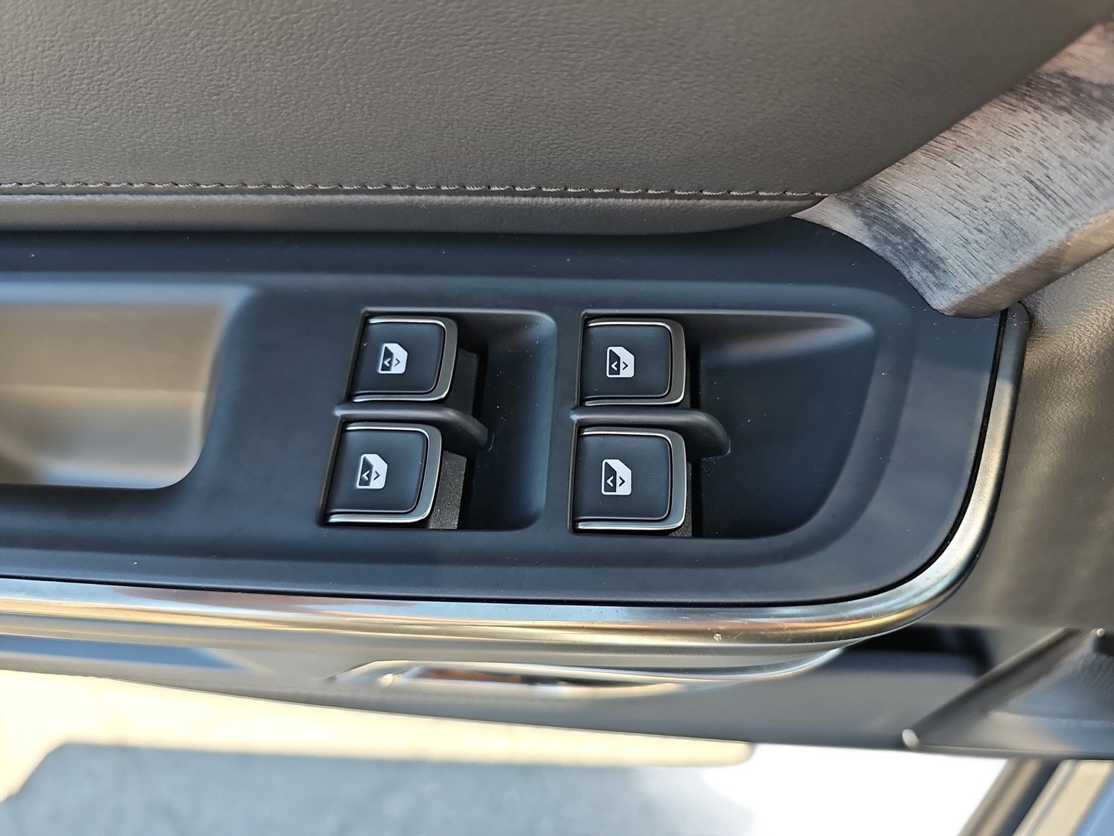 Used 2022 Rivian R1T Adventure AWD/4WD image 24