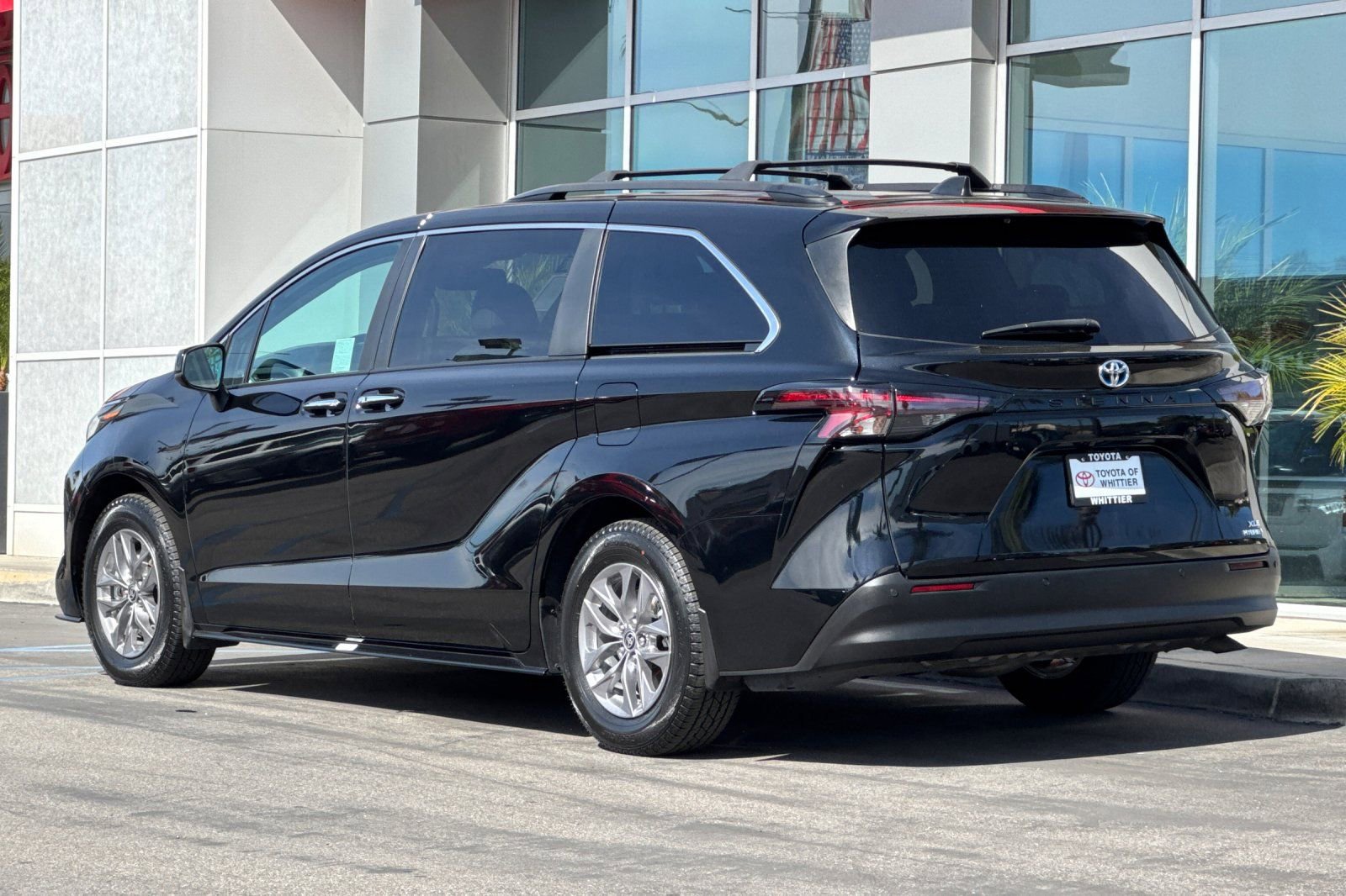 Used 2024 Toyota Sienna XLE w/ XLE Plus Package image 8