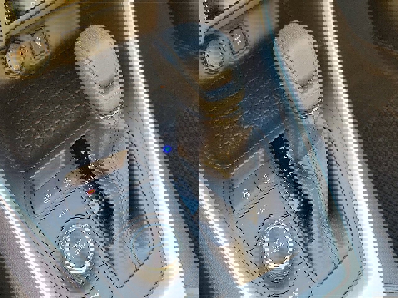 Used 2020 Toyota RAV4 XLE image 29