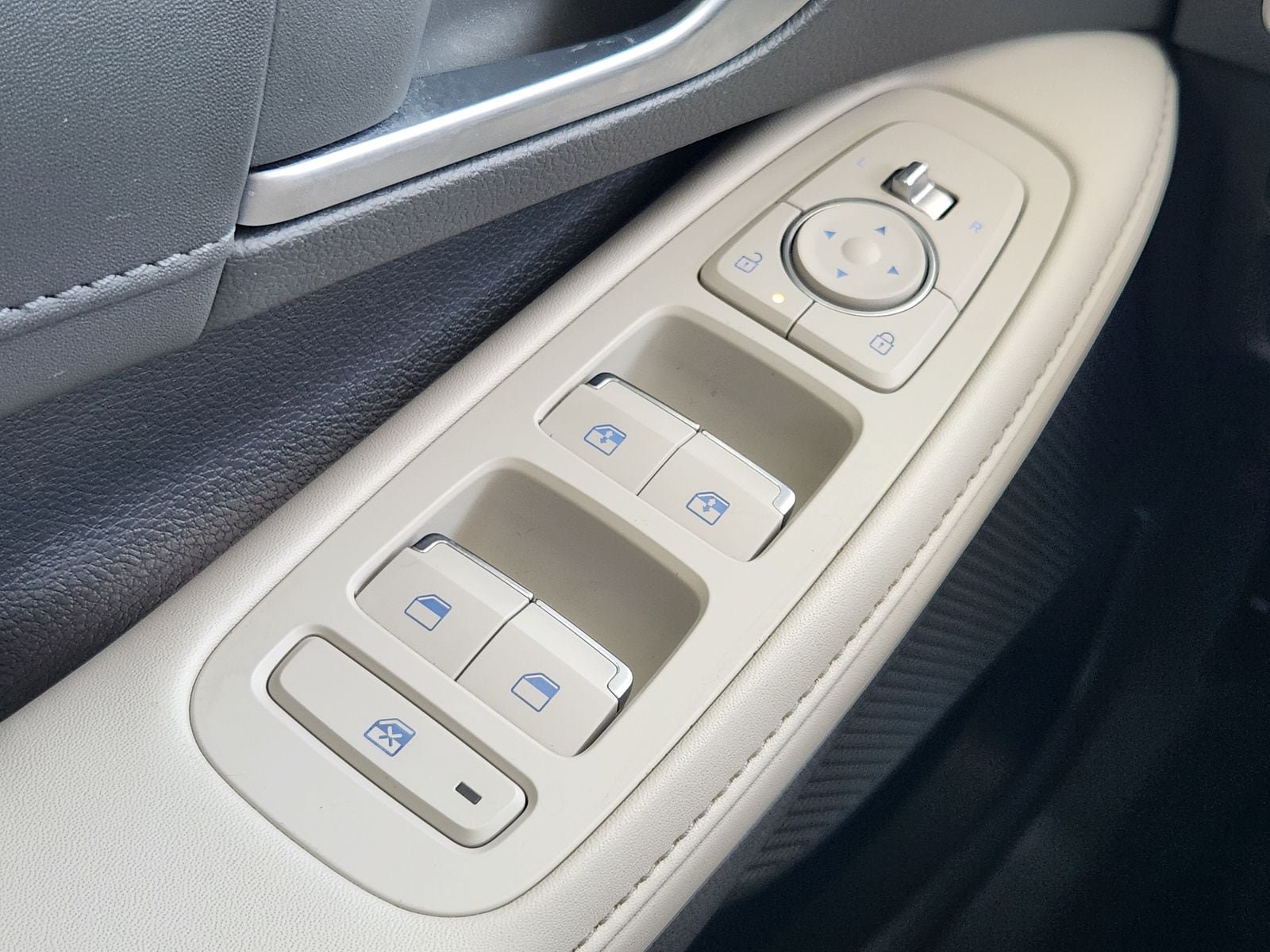 Used 2025 Hyundai Sonata Limited FWD image 29