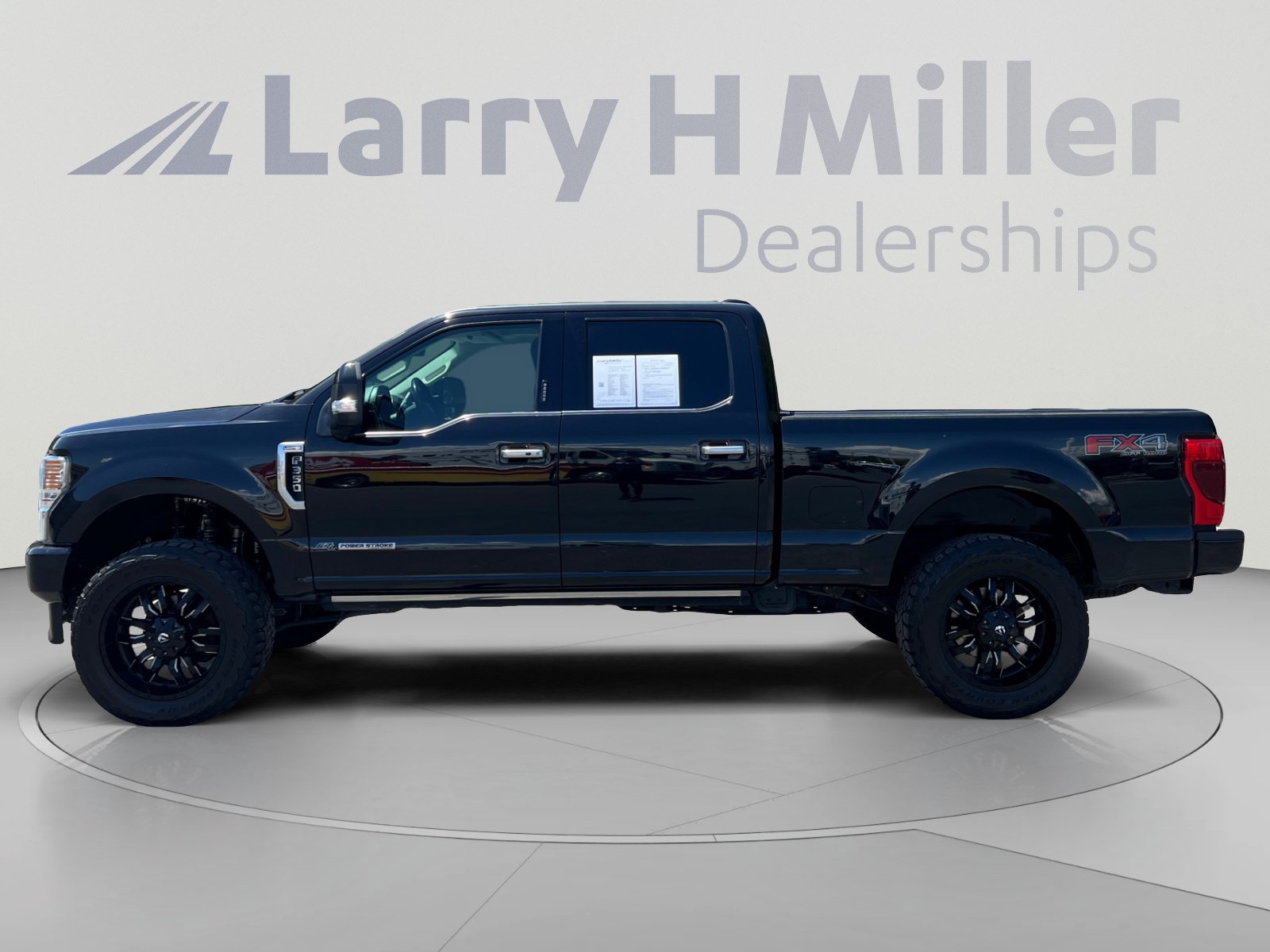 Used 2021 Ford F350 Limited w/ FX4 Off-Road Package AWD/4WD image 2