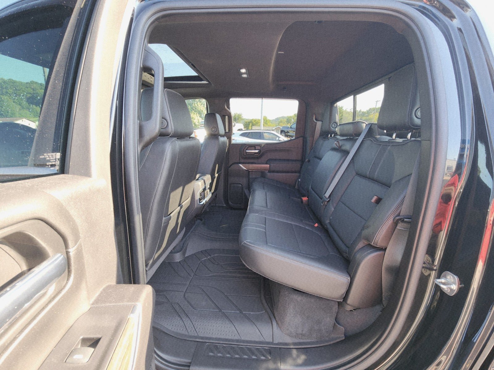Used 2021 Chevrolet Silverado 1500 High Country w/ Technology Package AWD/4WD image 24