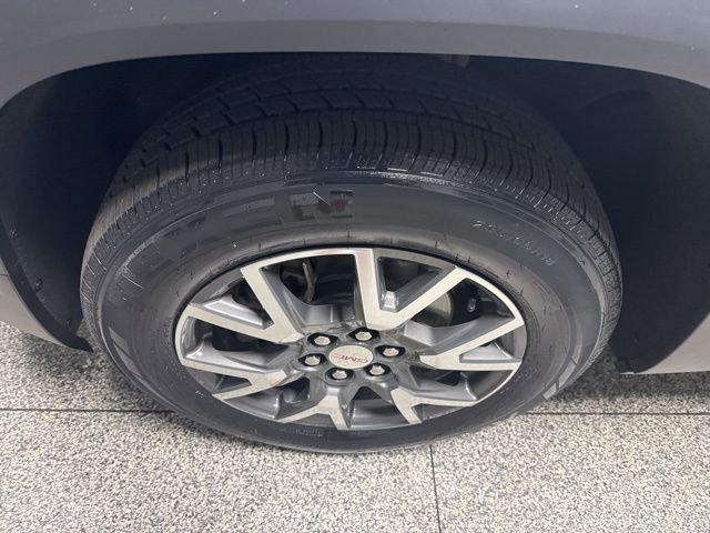 Used 2023 GMC Acadia SLE w/ Driver Convenience Package image 4