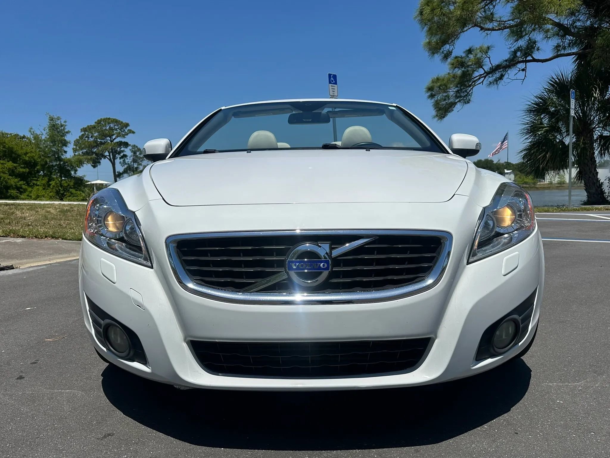 Used 2011 Volvo C70 T5 w/ Convenience Pkg image 4