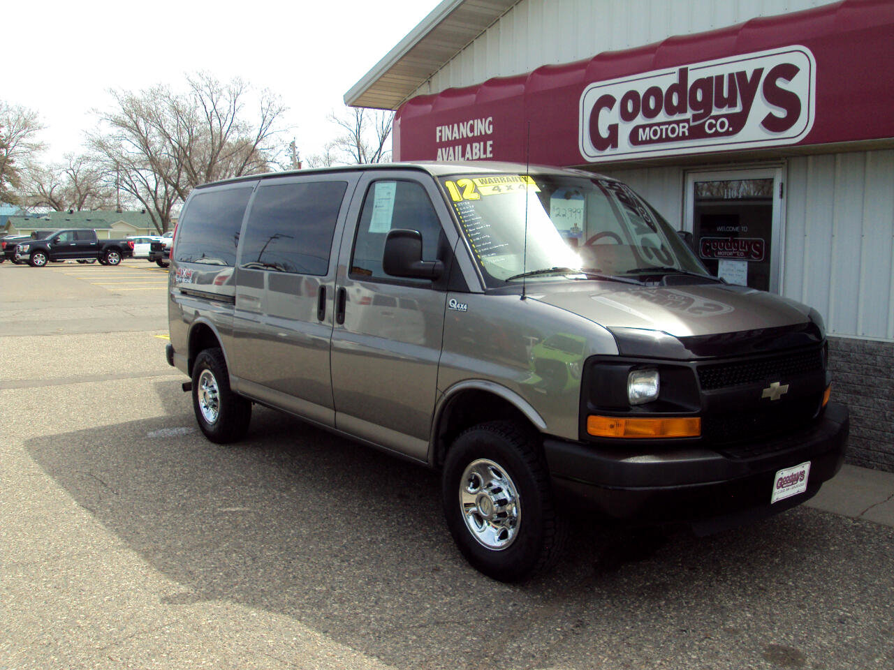 Used 2012 Chevrolet Express 2500 image 2