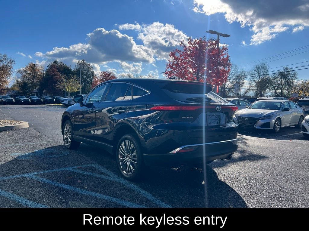 Used 2023 Toyota Venza Limited image 9