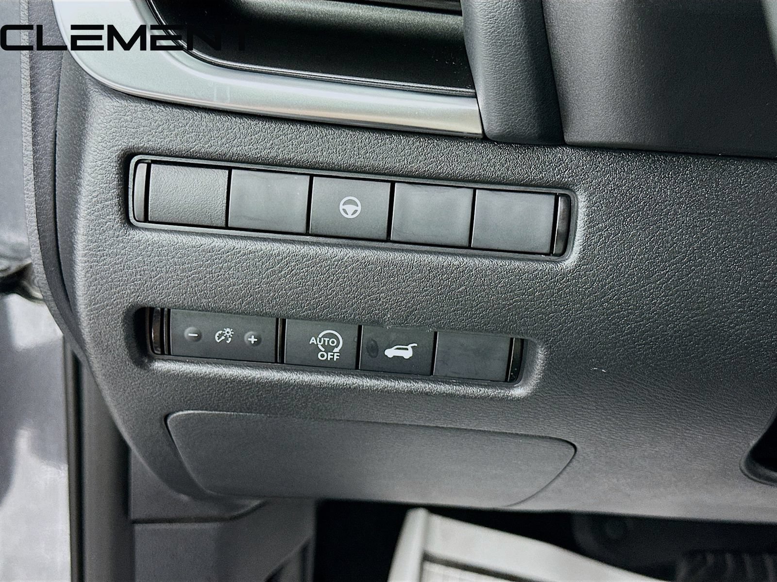 Used 2024 Nissan Rogue SV AWD/4WD image 13