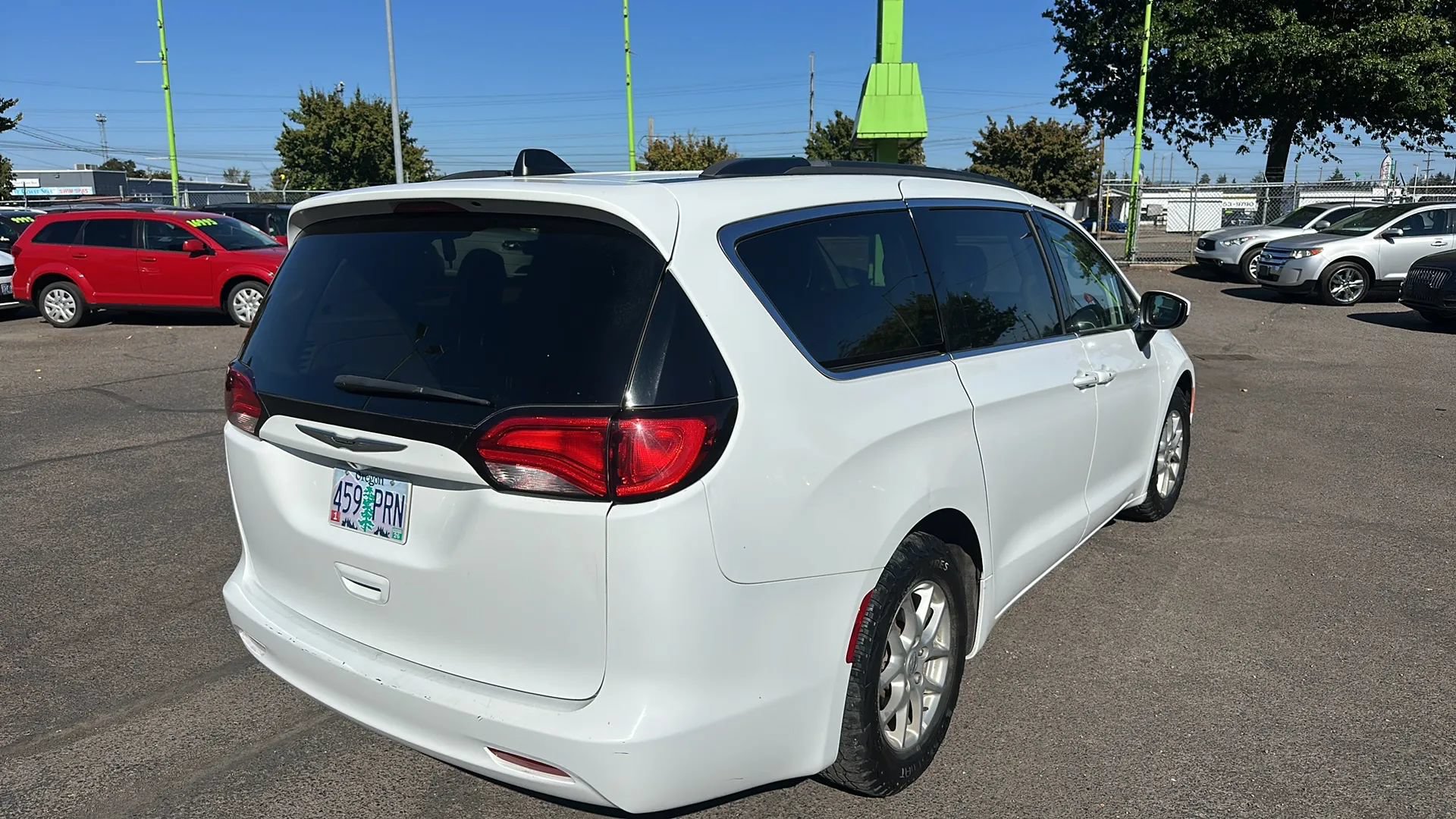 Used 2021 Chrysler Voyager Lxi FWD image 3