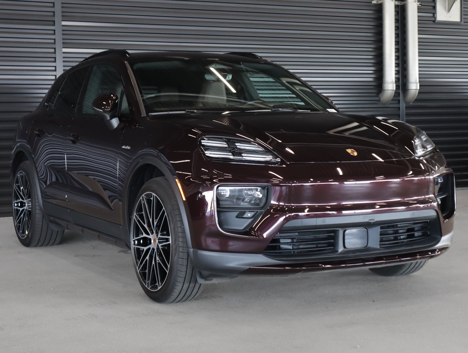 Used 2025 Porsche Macan Electric w/ Premium Package RWD image 7