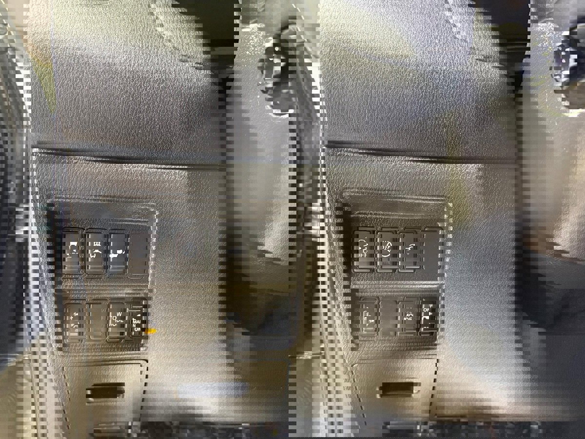 Used 2020 Nissan Pathfinder Platinum FWD image 24