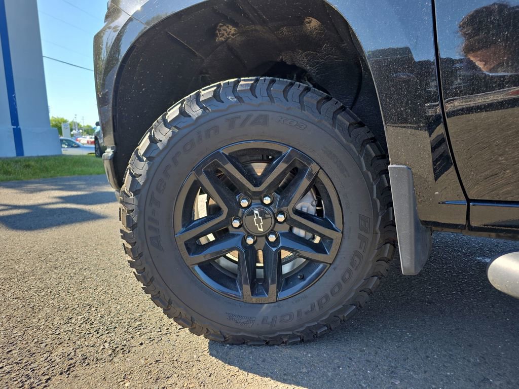 Used 2020 Chevrolet Silverado 1500 LT Trail Boss w/ Midnight Edition AWD/4WD image 14