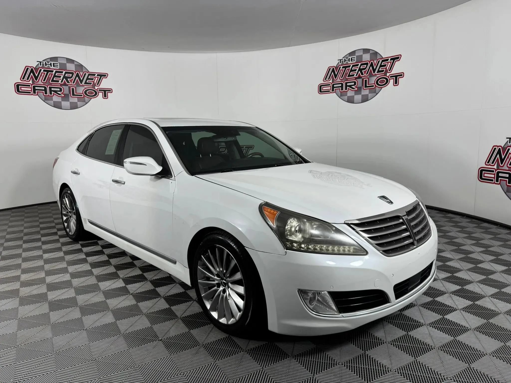Used 2014 Hyundai Equus Signature RWD image 9
