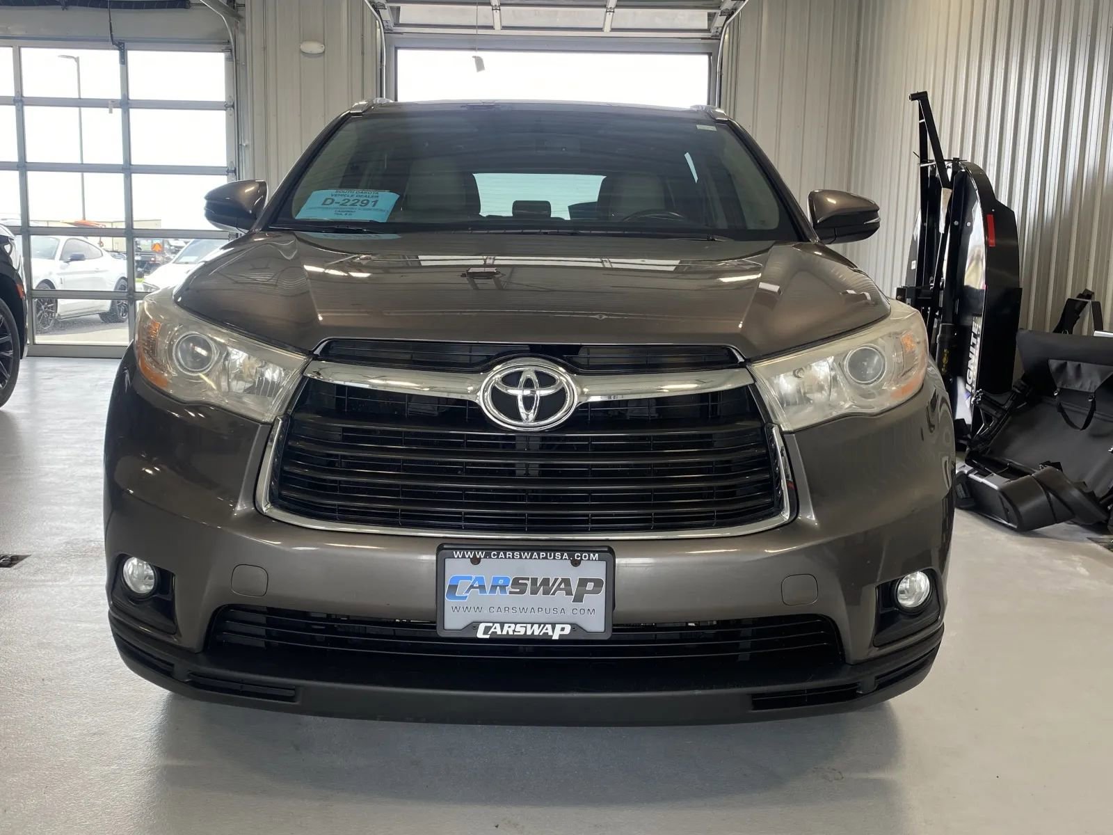 Used 2014 Toyota Highlander XLE AWD/4WD image 7