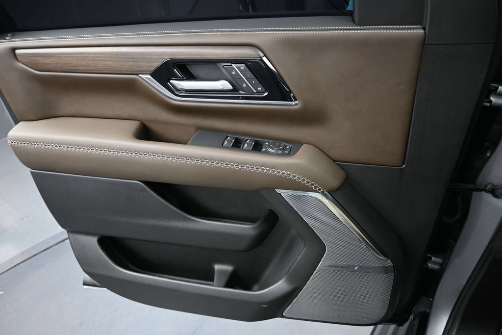 Used 2026 GMC Yukon Denali Ultimate w/ LPO, Floor Liner Package AWD/4WD image 19