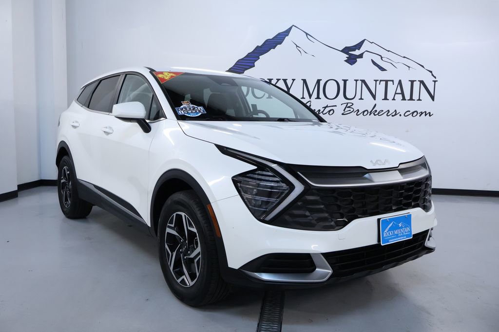 Used 2024 Kia Sportage LX image 1