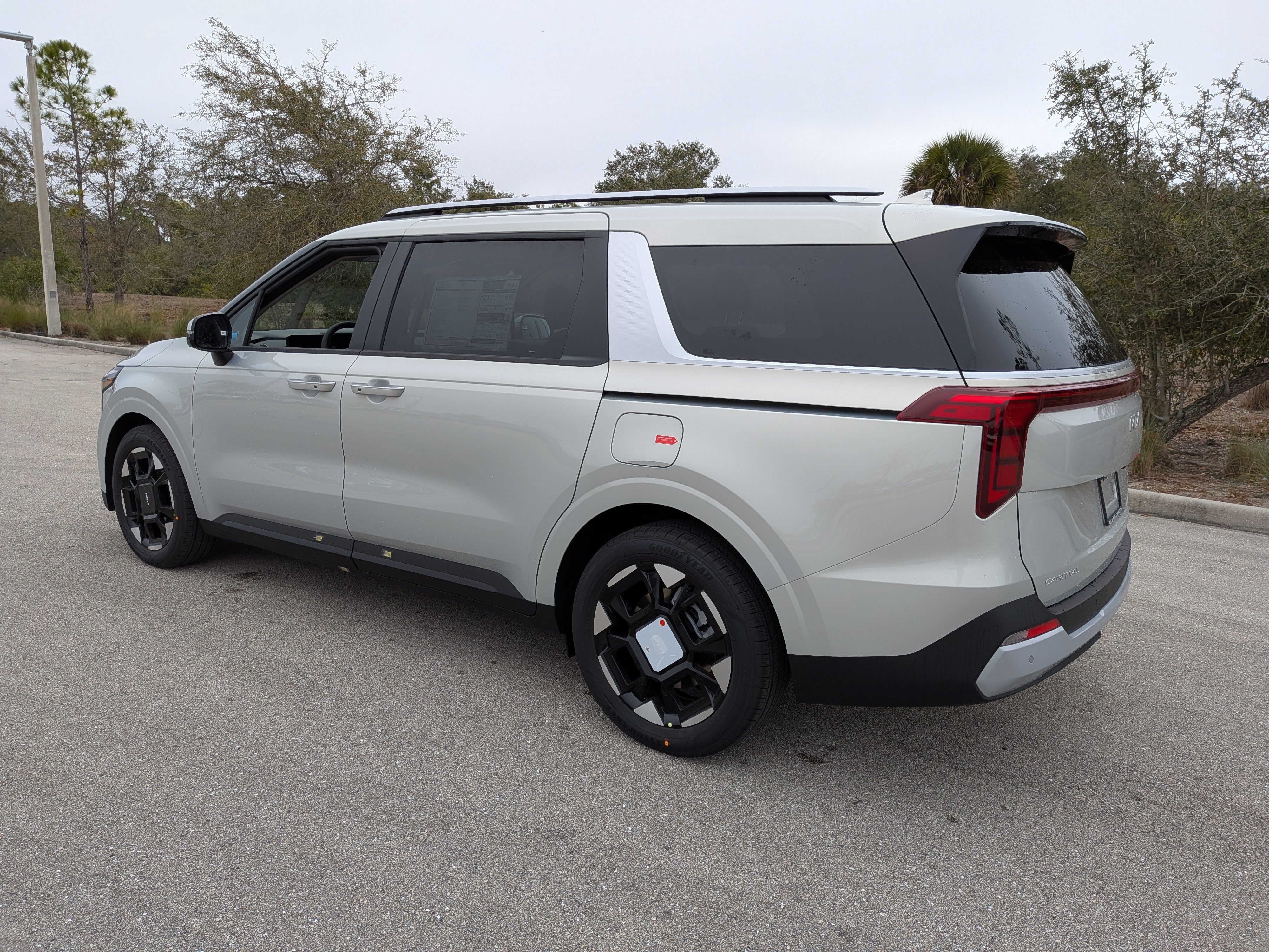New 2026 Kia Carnival EX FWD image 7