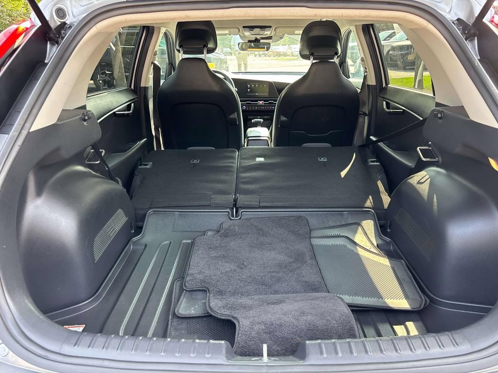 Certified 2023 Kia Niro LX FWD image 16