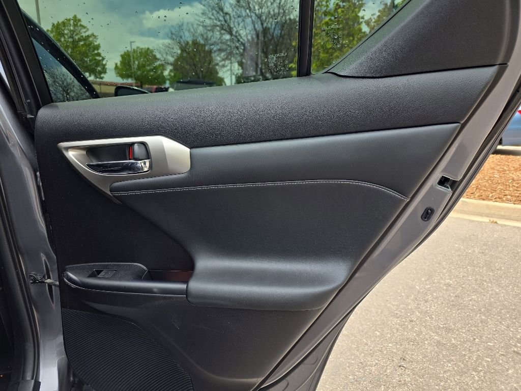 Used 2017 Lexus CT 200h FWD image 19