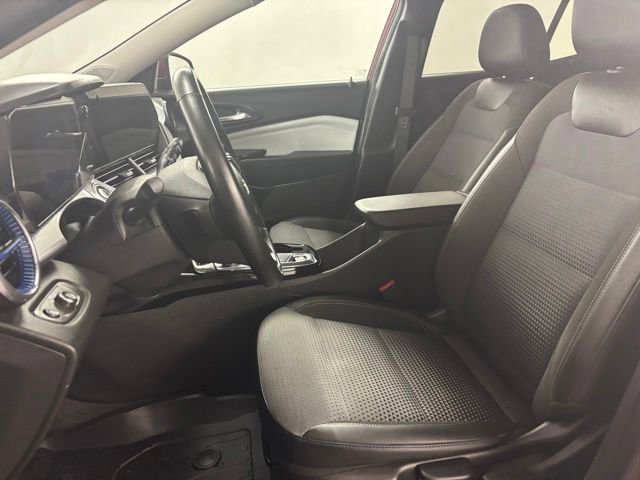 Used 2025 Chevrolet Trax LT w/ Driver Confidence Package FWD image 15