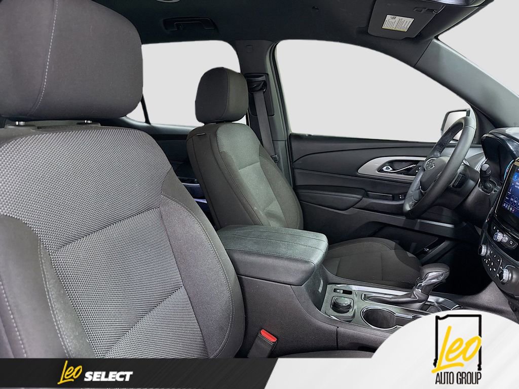 Used 2023 Chevrolet Traverse LT w/ Midnight/Sport Edition image 28
