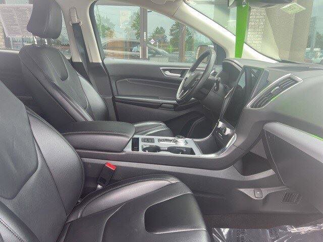 Used 2022 Ford Edge Titanium image 13