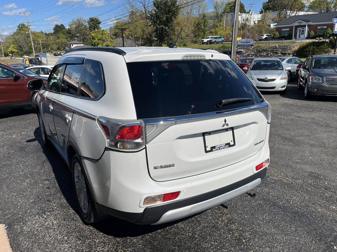 Used 2015 Mitsubishi Outlander SE AWD/4WD image 10